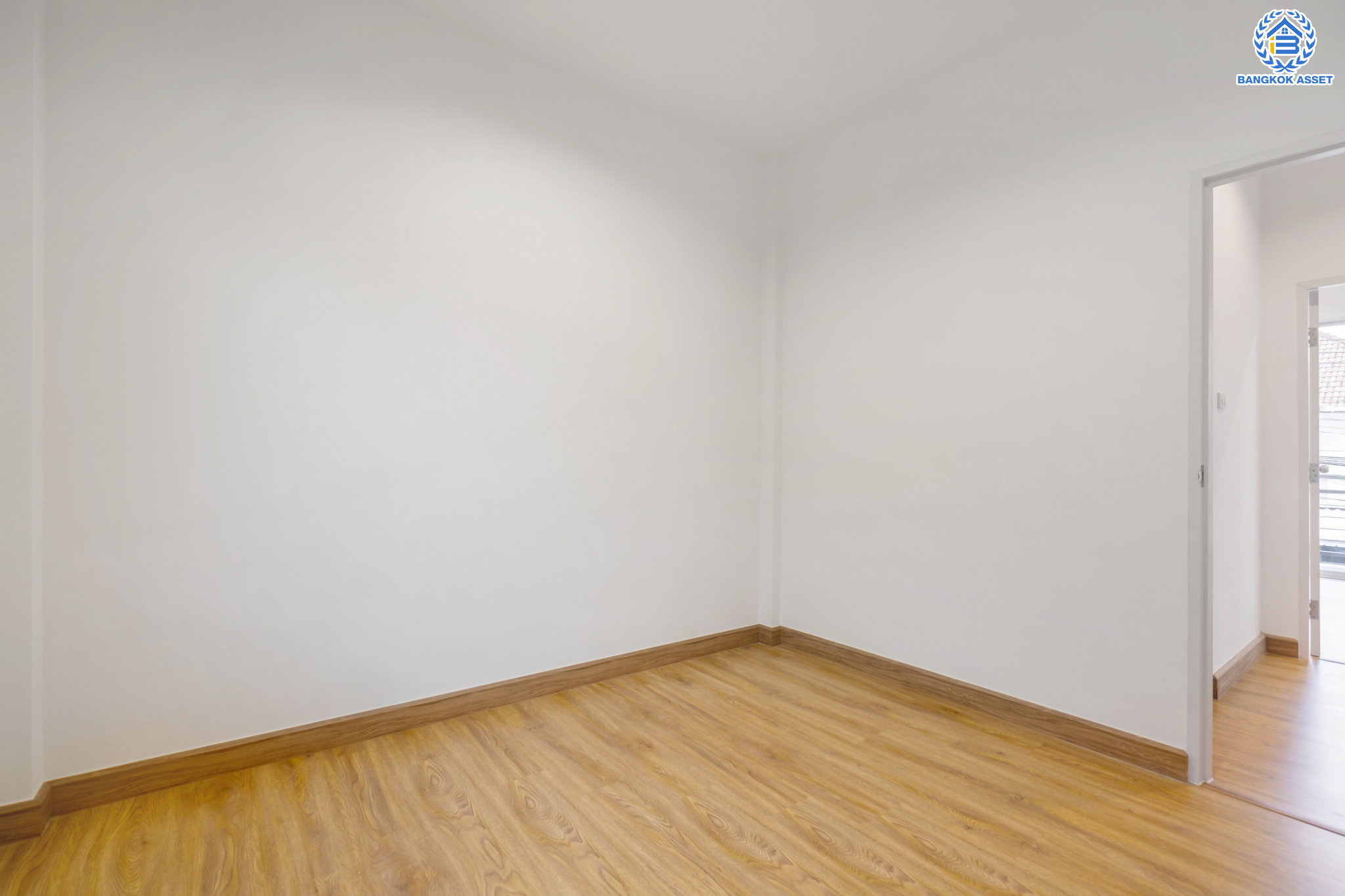 บ้านมือสองตกแต่งใหม่ ม.ปารวีร์ เพชรเกษม63 บ้านแฝดฟังก์ชันระดับบ้านเดี่ยว เนื้อที่ 40 ตร.ว. ฟังก์ชัน 3 ห้องนอน 2 ห้องน้ำ 1 ที่จอดรถ บนพื้นที่ใช้สอย 133 ตร.ม. ทำเลศักยภาพ เชื่อมต่อหลายเส้นทาง ใกล้เดอะมอลล์บางแค จุดขึ้นทางด่วน "เพชรเกษม" และรถไฟฟ้าสายสีน้ำเงิน "สถานีหลักสอง"